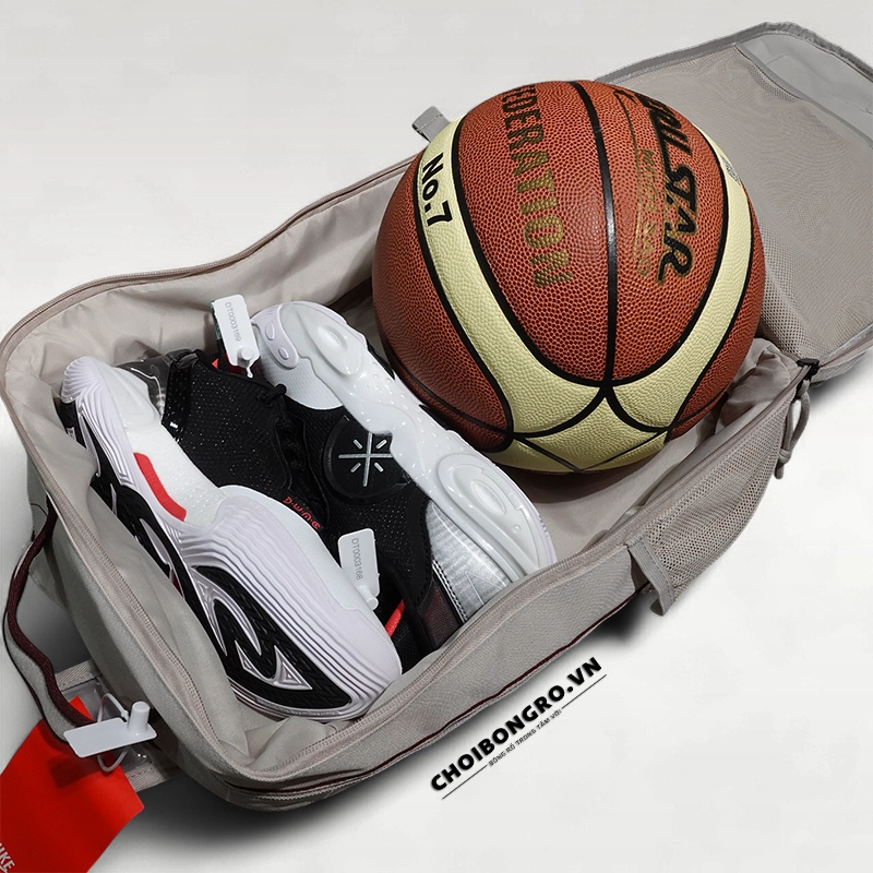 Balo bóng rổ Nike Utility Speed chứa giày và bóng rổ