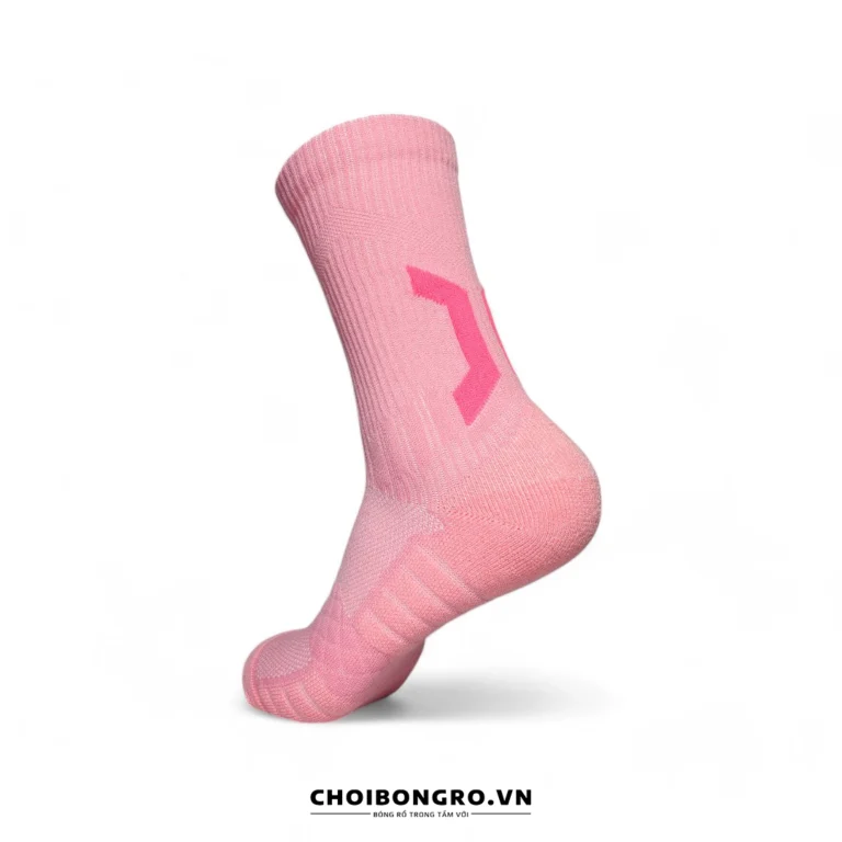 Vớ bóng rổ cao cổ hồng - Chụp từ góc 45 độ phía sau