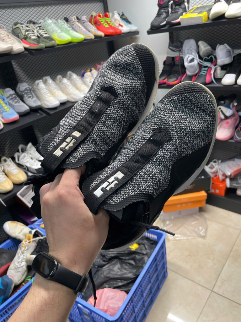 Giày cũ chính hãng Nike Ambassador 11 Black Oreo AO2920-003 - Hình ảnh 3