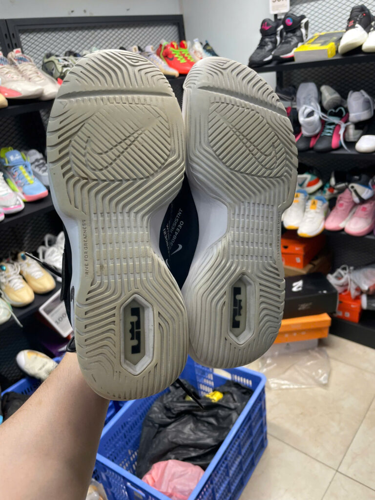 Giày cũ chính hãng Nike Ambassador 11 Black Oreo AO2920-003 - Hình ảnh 2